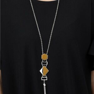 Stripe up a conversation necklace